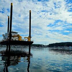 Jack rig for offshore wind farm ops