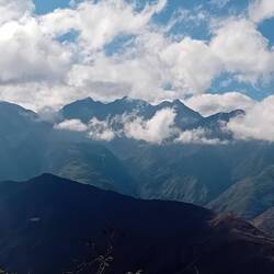 A glimpse at the high peaks