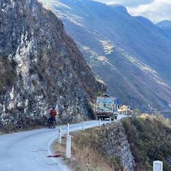 Its better to cross with the lorries when on the rock side