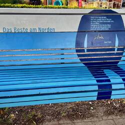 Axel Prahl ist hier geboren und hat der Stadt eine Bank gewidmet.