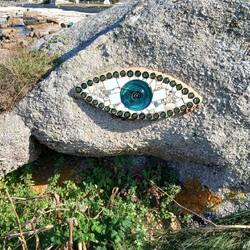 Mosaikauge im Elefantenfelsen des Künstlers Pierre Chanteau