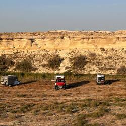 Wunderschöner Nachtplatz, in der Wand nisten viele große Greifvögel
