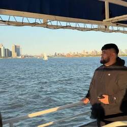 Am Hudson vor der Freiheitsstatue