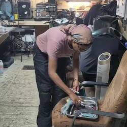 Rarely you find a more cozy place than a nice workshop with chai and rock music.