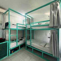 Hostelzimmer! Endlich mal ein Bett unten!