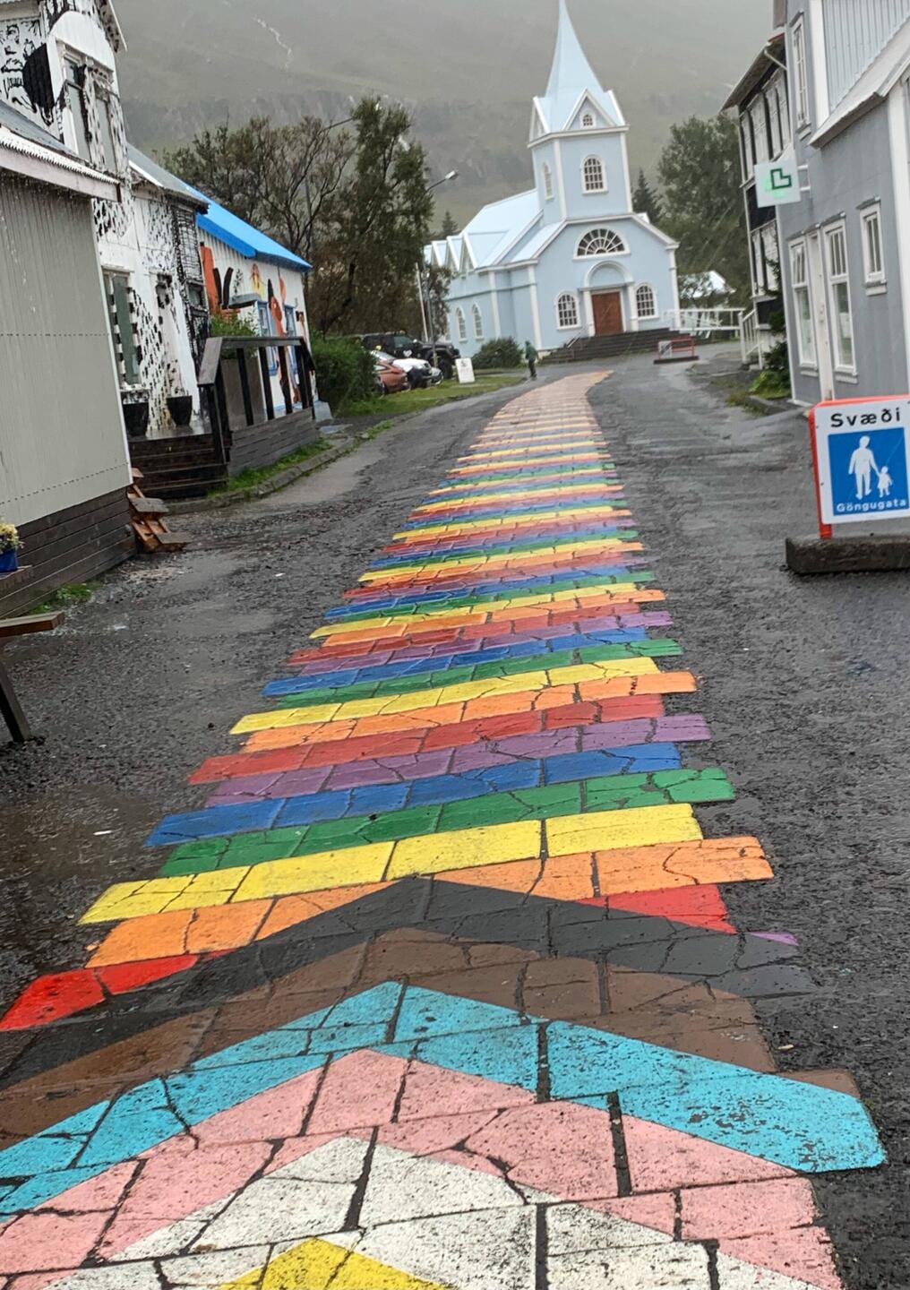 Selbst in kleinen Dörfern zeigen sie die 🌈