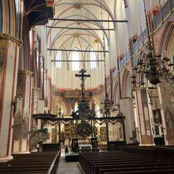 Beeindruckende Kirche und Ausstattung