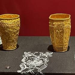 Love me some golden water glasses