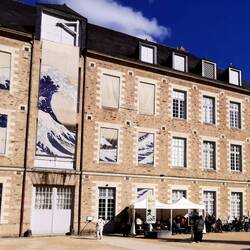 Lange Warteschlange von der Ausstellung von Hokosai, war wohl umsonst