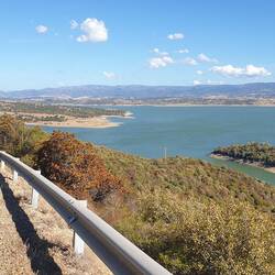 Der schöne Stausee im Norden Sardiniens