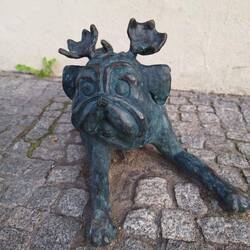 Überall im Stadtgebiet. der " Waldmops" von Victor von Bülow