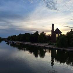 Abendstimmung an der Havel mit Blick auf das Salzufer mit der Johanniskirche
