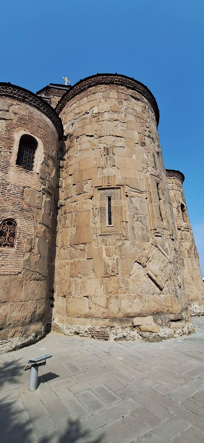 Metekhti-Kirche aus dem 5.Jahrhundert direkt am Wasser