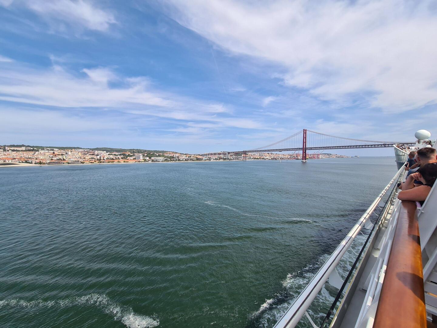 Einfahrt nach Lissabon auf dem Teju
