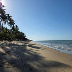 Another crowded FNQ Beach