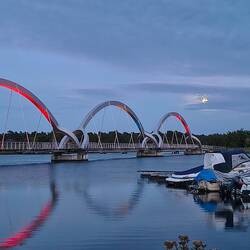 760 m Fußgängerbrücke