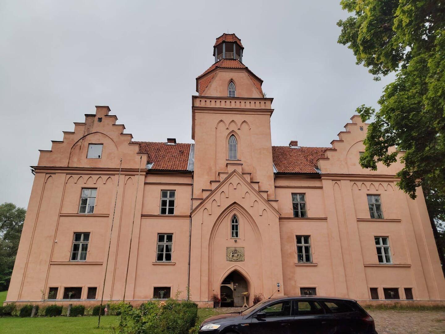 Eine Burg an der wir zufällig auf der Radtour vorbeigekommen sind