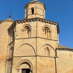 Kapelle in Torres del Rio mit hunderten von Schwalben