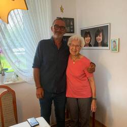 Zwei strahlende Geburtstagskinder