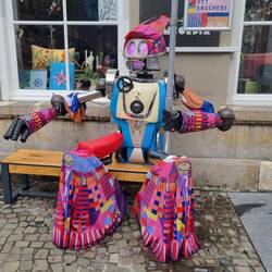 Der, der aus alten Teilen besteht, der spricht sogar mit einem😨