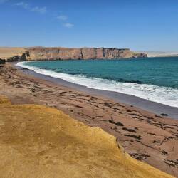 Playa Roja, rot wegen Granitpartikeln, gesperrt wegen Naturschutz