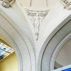 Estación de tren Benedictins: Considerada una de las estaciones más bellas del mundo