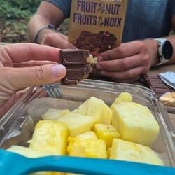 Und Carsten bescherte Isabell noch etwas mehr Trail Magic am Abend mit Schokolade aus Neuseeland