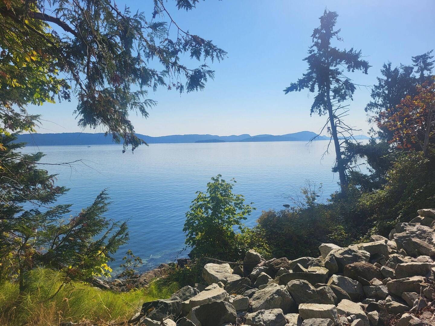 Zwischen Meer und Himmel ist fast kein Unterschied auf Salt Spring Island zu erkennen