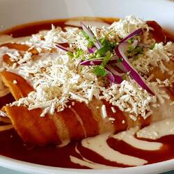 Breakfast with chicken rolls in delicious sauce. Villa Coral Hotel.