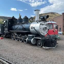 Narrow-gauge locomotive #318