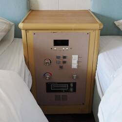 Nachttisch für Nerds / Bedside table for nerds