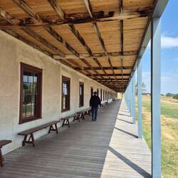 Mannschaftsgebäude von außen