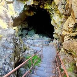 Abstieg in den Lava River Cave