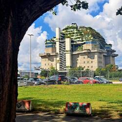 Flak Bunker besichtigen am Hochzeitstag. Romantik können wir...