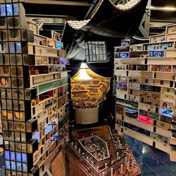 Die Elbphilharmonie öffnet sich auf Knopfdruck und Geigenmusik ertönt