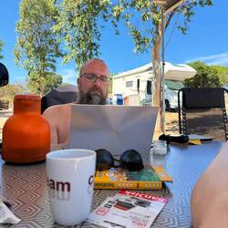 Wichtige Vorbereitungen, serious business