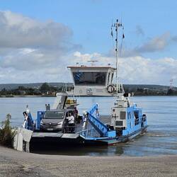 Die kostenlose Fähre ist nur 2,5 km vom Stellplatz entfernt.