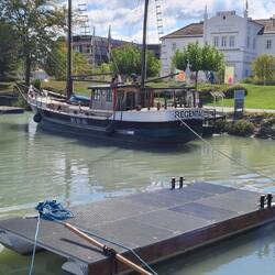 Hundertwasserschiff Regentag