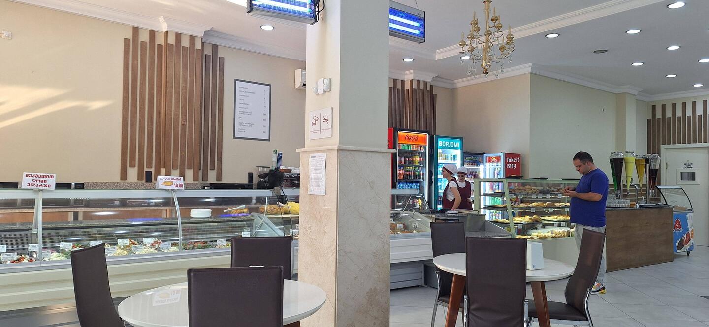 Frühstück in Zugdidi in einem picobello SB-Restaurant