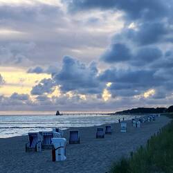 am Strand nur zwei Blüttler😉beim "Morgeschwumm"