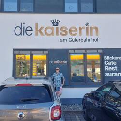 Doch das ist Tradition, bei der Kaiserin den ersten Zwischenstopp einzulegen, um 15:50 Uhr