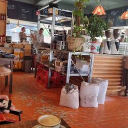 Bäckerei/Restaurant, hinten der Chef