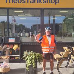 Na, das habe ich nicht gewusst, dass Theo in Holland noch eine Tankstelle hat😆
