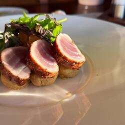 Thunfisch mit Blumenkohl-Taboulé und kandidierten Ingwer
