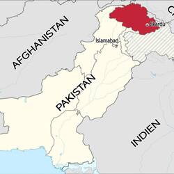 Rot: Sonderterritorium Gilgit-Baltistan (schraffiert: indisch kontrollierter Teil Kashmirs)