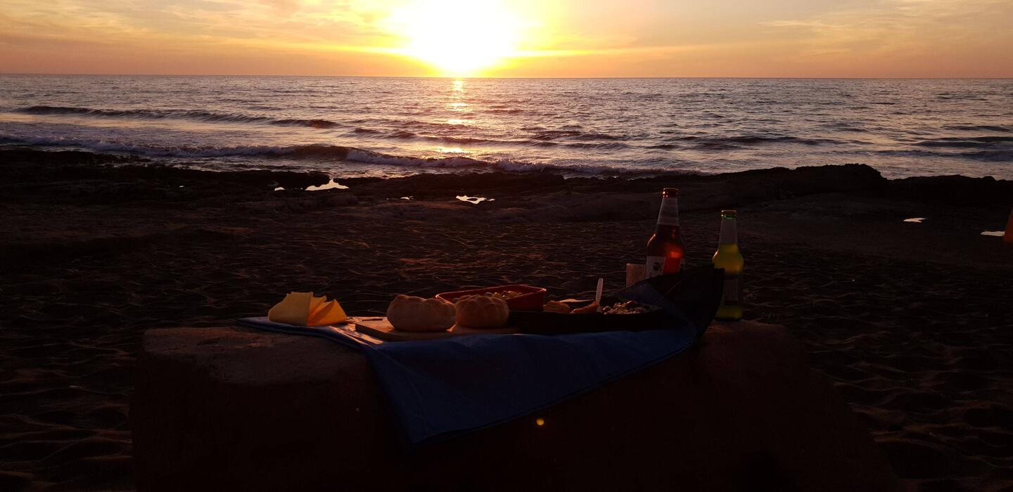 Picknick im Abendlicht