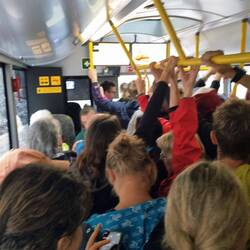 Komisch, im Postauto bin ich sonst alleine!😂
