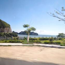 ...sorry für die verwackelten Fotos, aber der Fahrer wollte nicht anhalten 😉