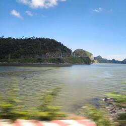 erste Eindrücke während der Fahrt an der Küstenstraße