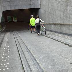 Parking garage for bicycles
